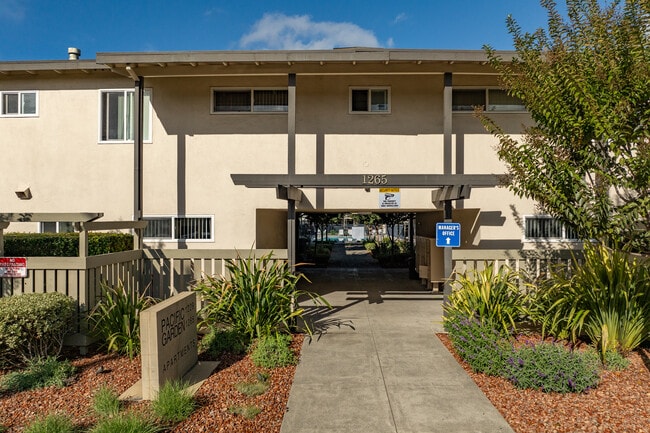 Pacific Garden Apartments in Santa Rosa, CA - Building Photo - Building Photo