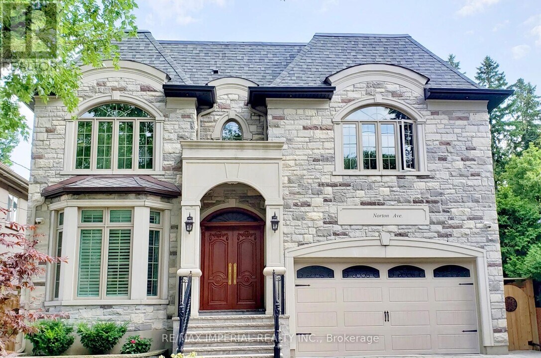63 Norton Ave in Toronto, ON - Building Photo