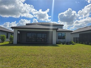 3700 Passion Vine Dr in Alva, FL - Building Photo - Building Photo