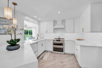 2649 Longboat Dr in Naples, FL - Building Photo - Building Photo