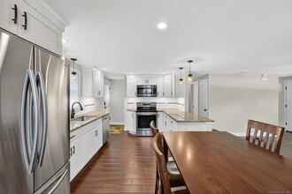 222 Robbins Ave in Newington, CT - Building Photo - Building Photo