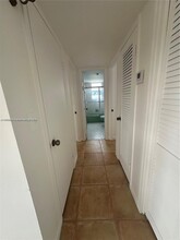 1811 Jefferson St, Unit 410 in Hollywood, FL - Foto de edificio - Building Photo