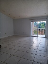 4730 NW 102nd Ave, Unit 201 in Doral, FL - Building Photo - Building Photo