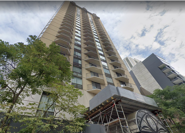 70 W Huron St, Unit 1210