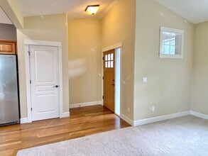 21261 Bellflower Pl in Bend, OR - Building Photo - Building Photo