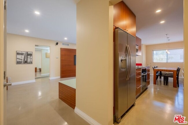 property at 320 E Stocker St