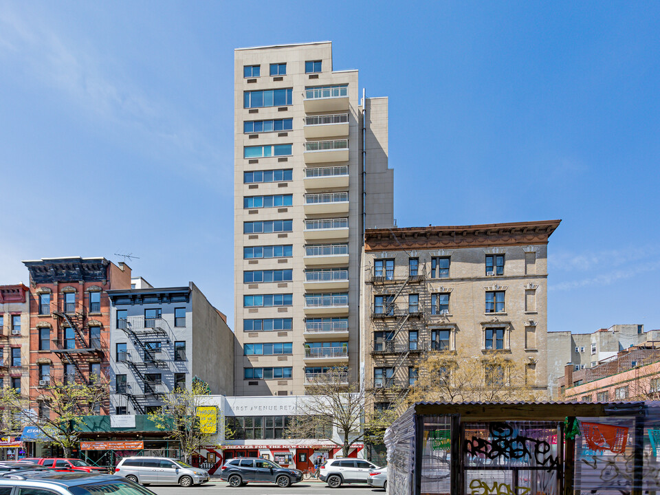 240 E 10th St in New York, NY - Building Photo