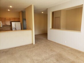 581 Woodson Ln in Gardner, KS - Building Photo - Building Photo
