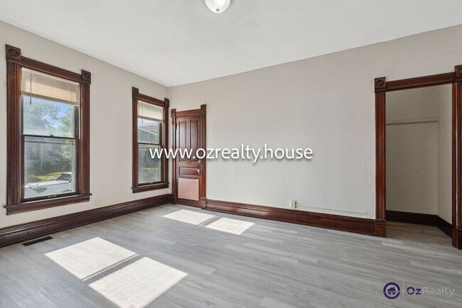 1303 Western Ave in Toledo, OH - Foto de edificio - Building Photo