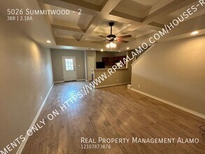 5026 Summit Wood in San Antonio, TX - Building Photo - Building Photo