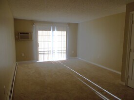 11 Saint James Pl, Unit 1106 in Nashua, NH - Building Photo