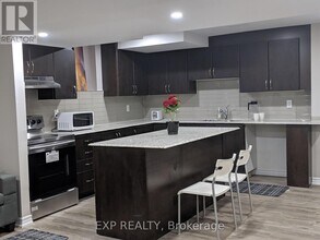 15 Kalmia Rd in Brampton, ON - Building Photo - Building Photo