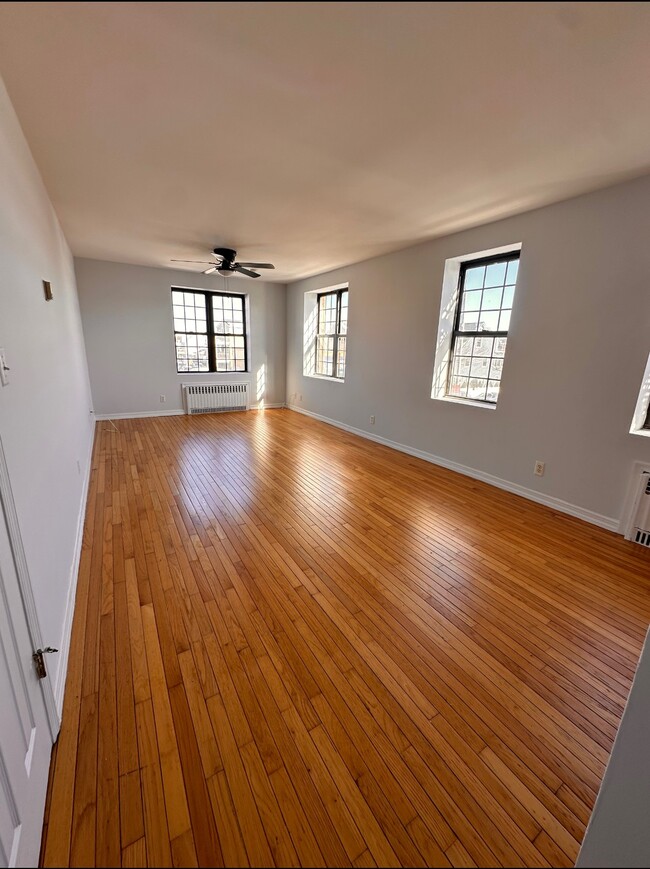 property at 890 W Beech St