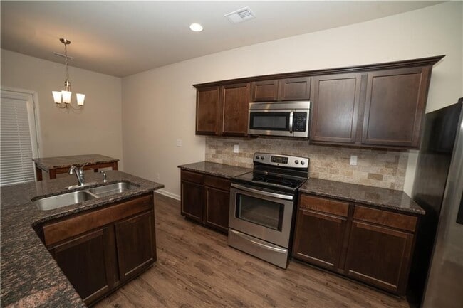 376 Pernell in Hampton, GA - Foto de edificio - Building Photo