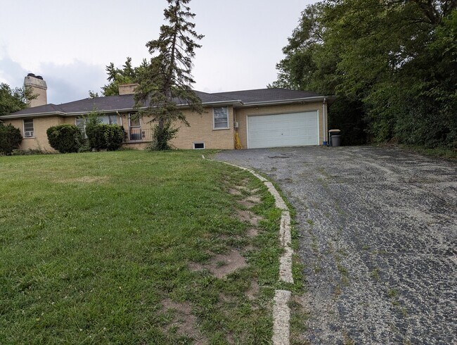 219 W 79th St in Burr Ridge, IL - Building Photo - Building Photo