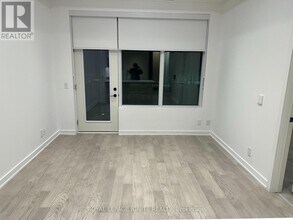 123 Maurice Dr in Oakville, ON - Building Photo - Building Photo