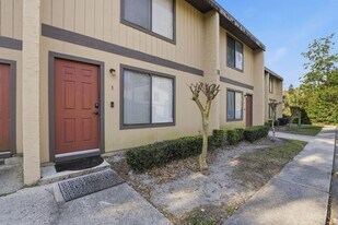 2300 SW 43rd St in Gainesville, FL - Building Photo