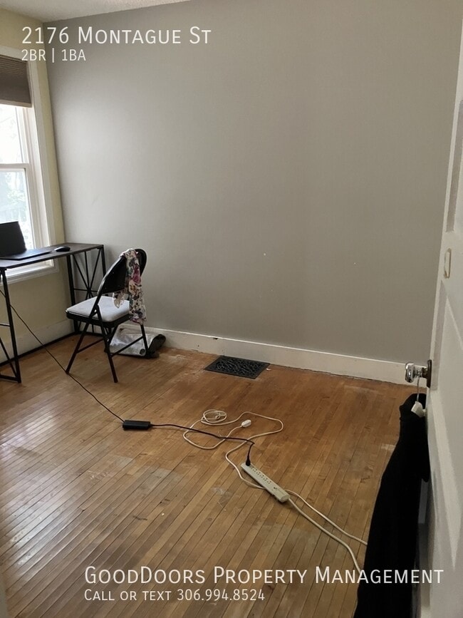 2176 Montague St in Regina, SK - Building Photo - Building Photo