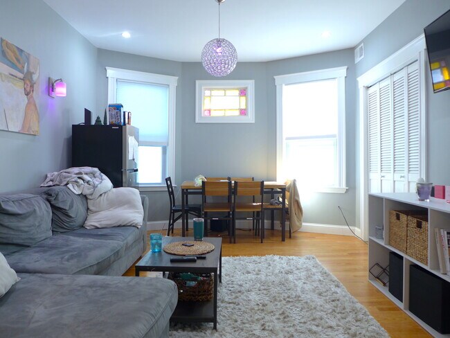 1615 Tremont St in Boston, MA - Building Photo - Building Photo