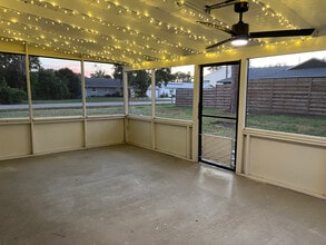 8820 Pohoy Ave in Sarasota, FL - Foto de edificio - Building Photo