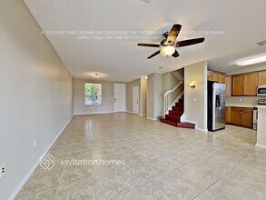 4720 SW 163rd Ave in Miramar, FL - Foto de edificio - Building Photo