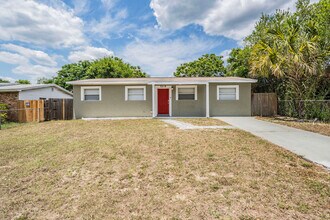 7018 Sarvis St in Tampa, FL - Foto de edificio - Building Photo