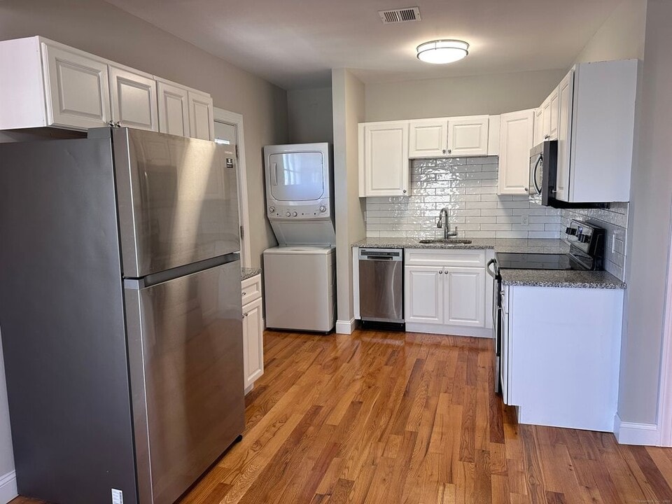 41-43 Darina Place in Milford, CT - Building Photo