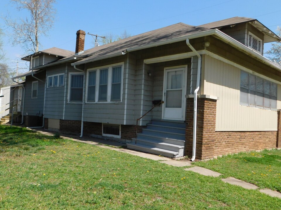 514 W Olive Ave in El Dorado, KS - Building Photo