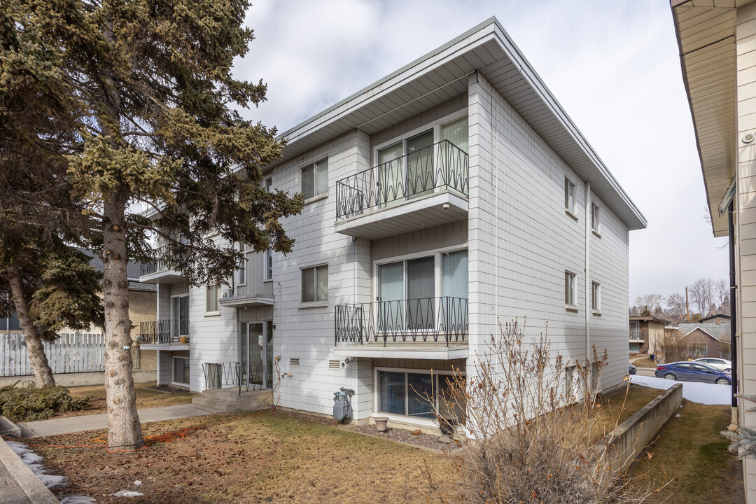 123 28 Av NW in Calgary, AB - Building Photo