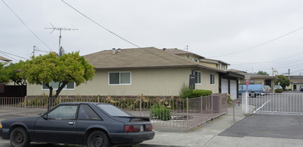 21336-21360 Garden Ave in Hayward, CA - Building Photo - Building Photo