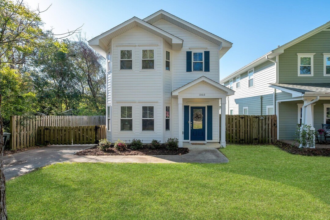 1003 Cherry Laurel St in Tallahassee, FL - Building Photo