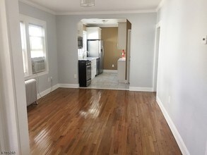 214 Ward Pl in South Orange, NJ - Building Photo - Building Photo