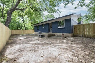 106 Oertli Ln in Austin, TX - Building Photo - Building Photo