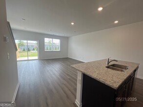 233 Kenoot Dr in Mcdonough, GA - Foto de edificio - Building Photo