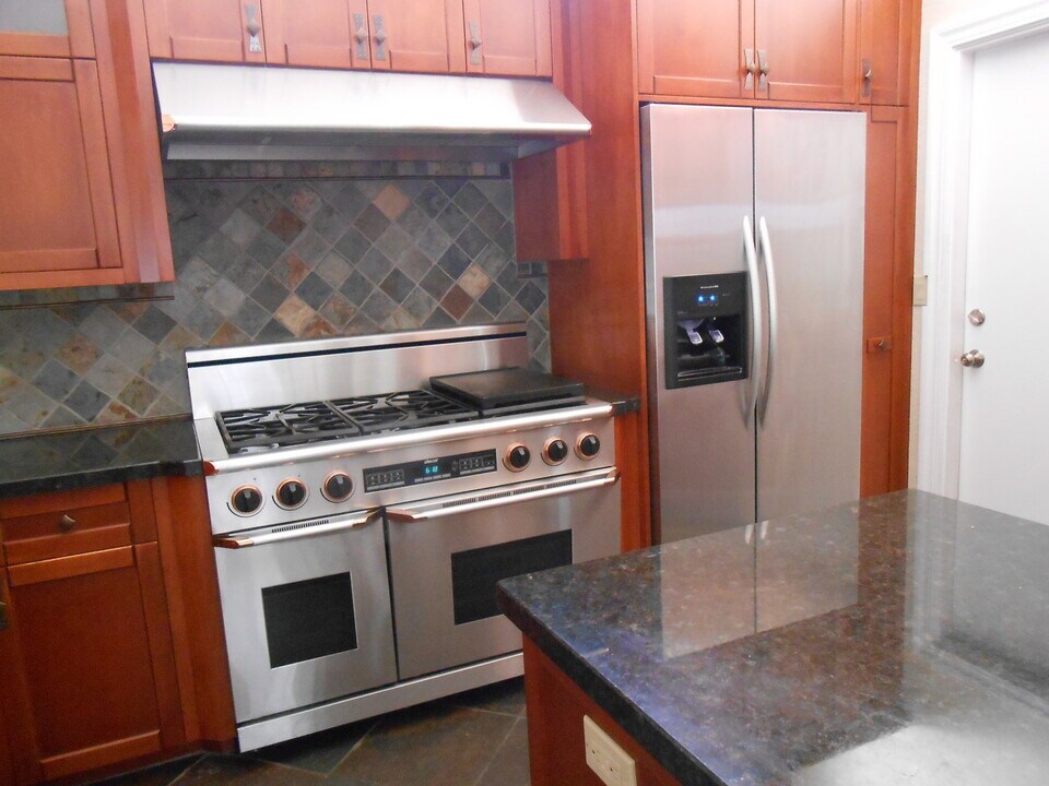 10429 La Cebra Ave in Fountain Valley, CA - Building Photo