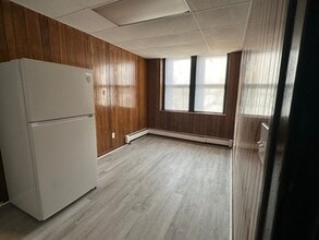 2 N Huron St in Ypsilanti, MI - Foto de edificio - Building Photo