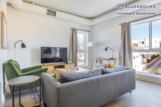 611 N Virgil Ave in Los Angeles, CA - Foto de edificio - Building Photo