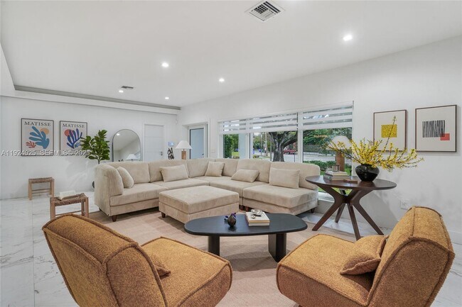 801 NE 76th St in Miami, FL - Building Photo - Building Photo