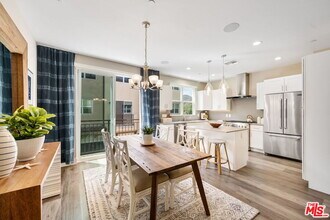 4373 Paxton Pl in Calabasas, CA - Building Photo - Building Photo