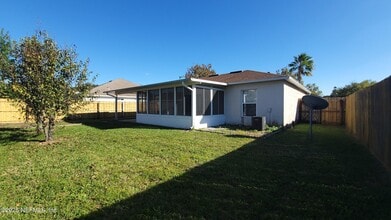 11119 Tiverton Ct in Jacksonville, FL - Foto de edificio - Building Photo