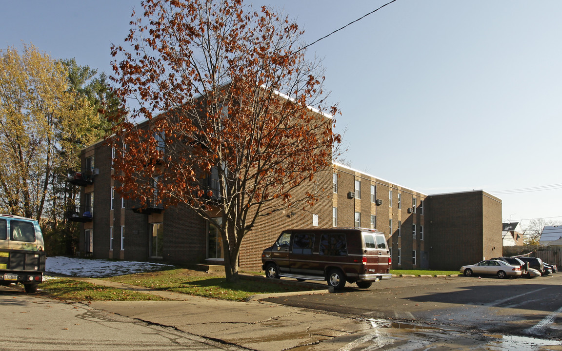 20008 Clare Ave in Maple Heights, OH - Building Photo