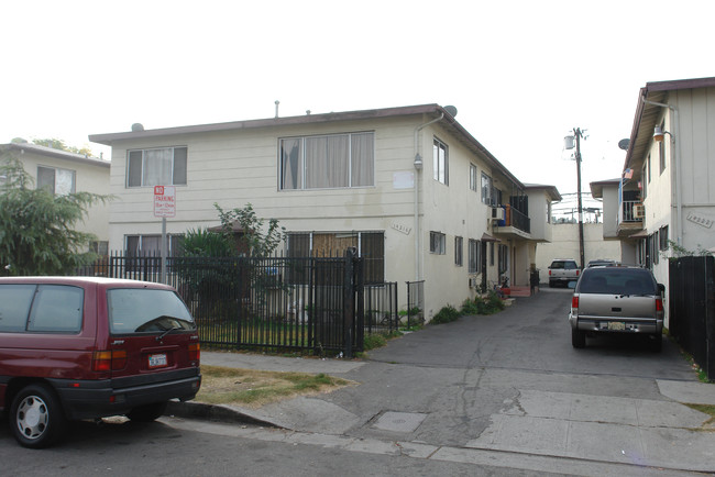 14216 Calvert St in Van Nuys, CA - Building Photo - Building Photo