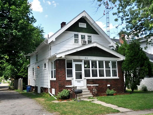 property at 815 Woodward Ave