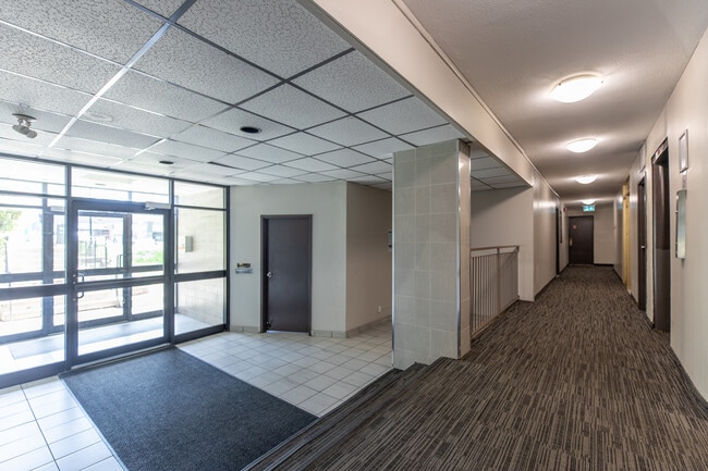 898 Jane St in Toronto, ON - Building Photo - Building Photo