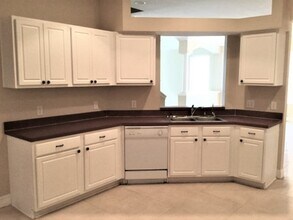 4812 Sky Blue Dr in Lutz, FL - Building Photo - Building Photo