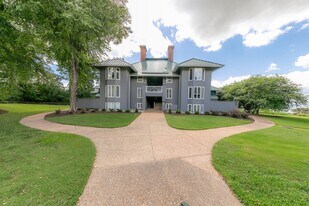 707 Graves Ordinary in Williamsburg, VA - Building Photo