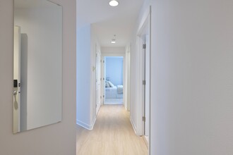 1008 6th Ave N, Unit 203 in Seattle, WA - Building Photo - Building Photo