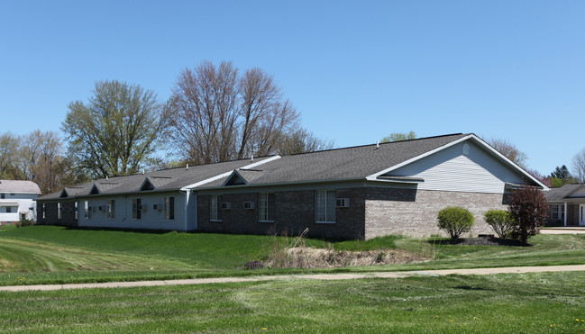 Courtyard Apartments in Geneva, OH - Building Photo - Building Photo