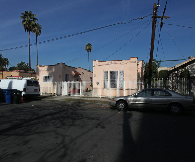 5217-5221 De Longpre Ave in Los Angeles, CA - Foto de edificio - Building Photo