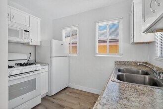 2652 E 15th St in Long Beach, CA - Building Photo - Building Photo